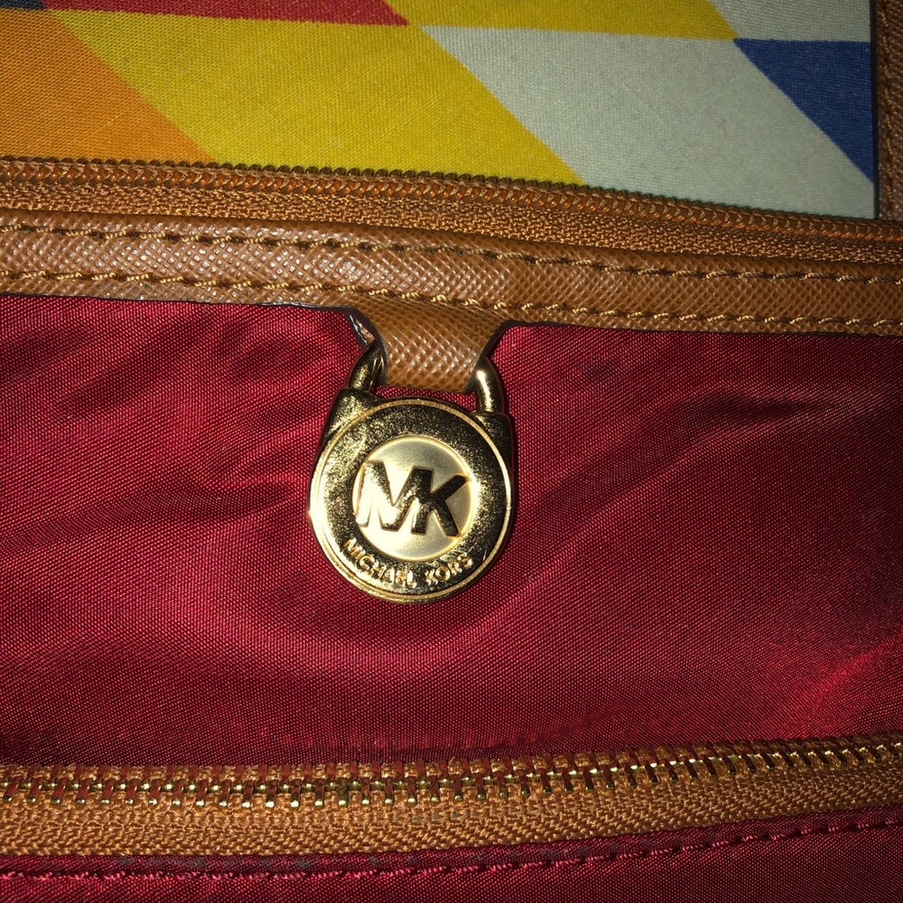 Michael kors crossbody bag